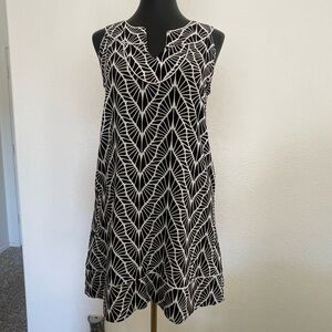 Escapada Monochrome Leaf Pattern Dress